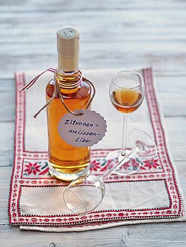 Zitronenmelisselikör