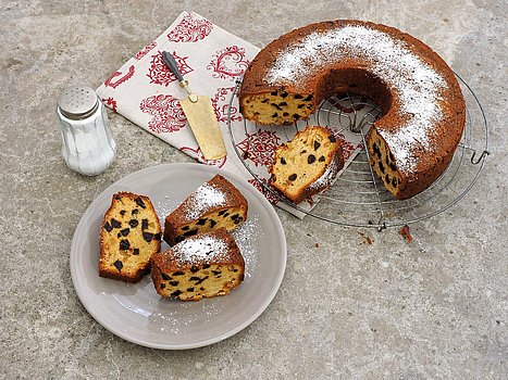 Marzipankuchen mit Doerrzwetschke